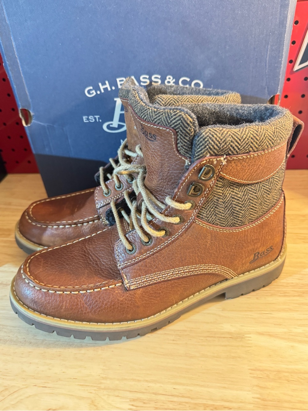 G.H. Bass & Co. Men’s Tan Brown Leather Moc Toe Boots Size 8.5D
